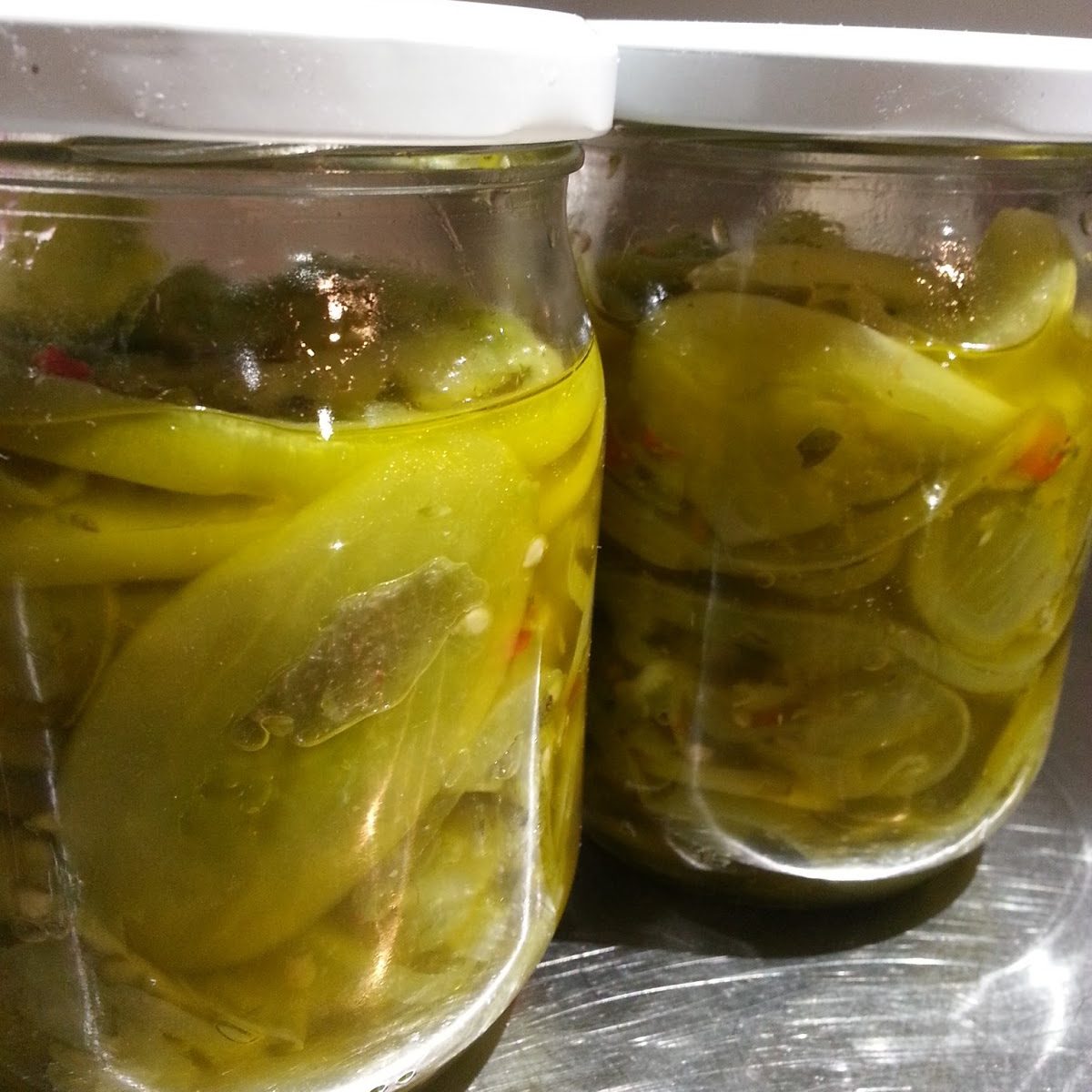 green tomatoes preserved in oil