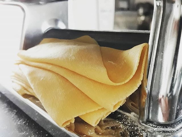 Rolling pasta with a machine